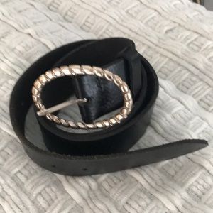 Eddie Bauer Women’s 1 1/2” Black Pebble Leather Belt